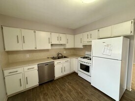 2081 Shangrai-La Dr SE in Grand Rapids, MI - Building Photo