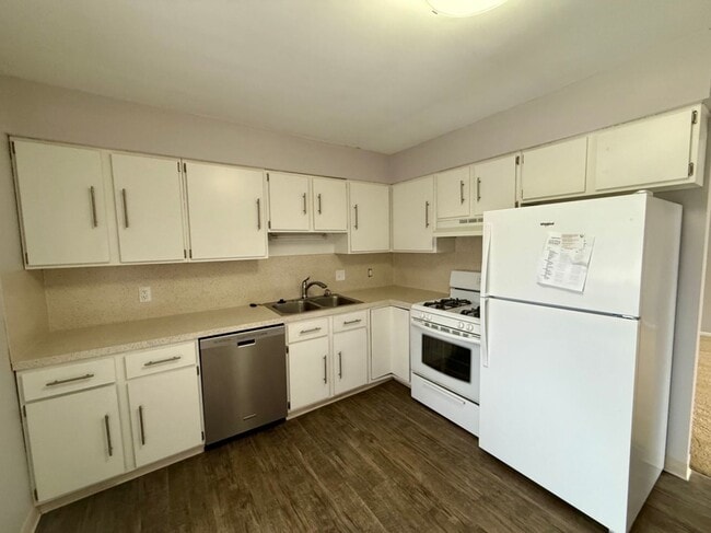 property at 2081 Shangrai-La Dr SE
