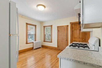 7 Perham St in Wakefield, MA - Building Photo - Building Photo