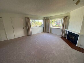 701 Pine St in Monterey, CA - Building Photo - Building Photo