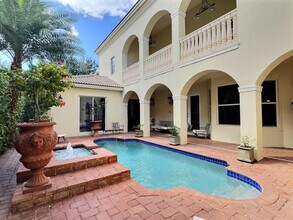 9183 Nugent Trail in Royal Palm Beach, FL - Foto de edificio - Building Photo