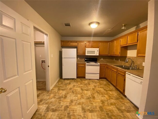 property at 3107 Yaupon Rd