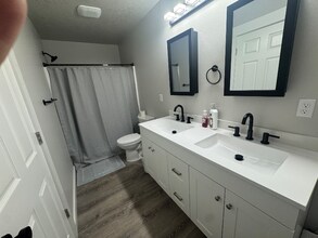 427 SE Inlet Ave in Lincoln City, OR - Building Photo - Building Photo