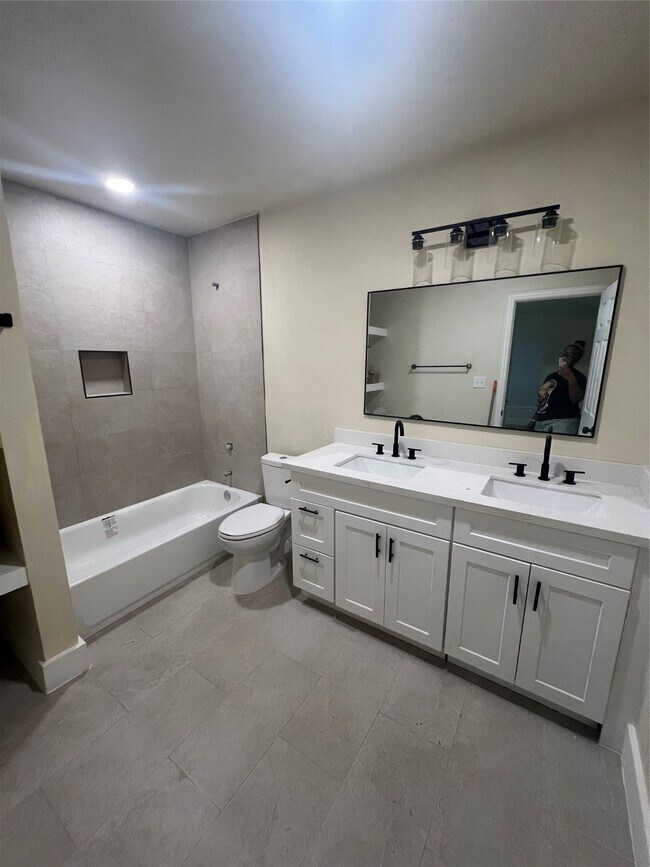 property at 5735 Kenilwood Dr