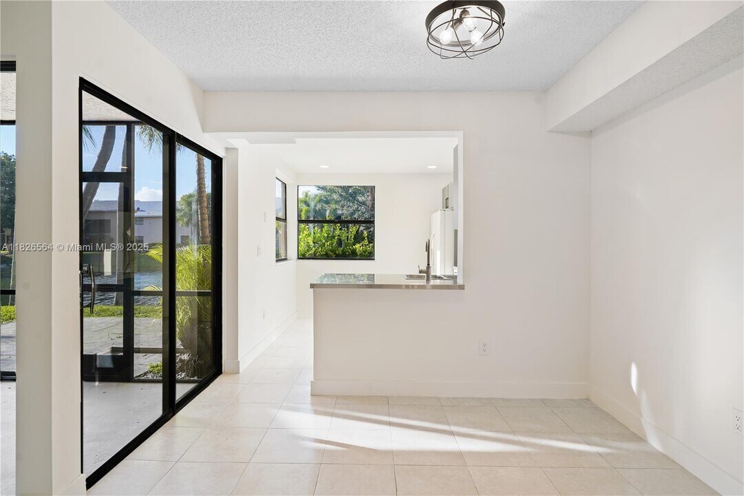 1160 Washington Cir in Homestead, FL - Building Photo