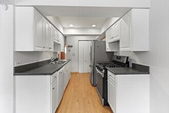 2112 W Armitage Ave in Chicago, IL - Building Photo - Building Photo