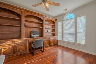 2213 Jernigan Ford in Dickinson, TX - Foto de edificio - Building Photo