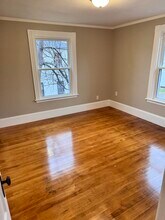 12 Crosby St, Unit 12 Crosby St #2 in Augusta, ME - Foto de edificio - Building Photo