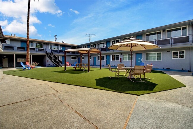 California St Apartments in Mountain View, CA - Building Photo - Building Photo