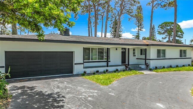 1216 Robin Rd S in St. Petersburg, FL - Building Photo - Building Photo