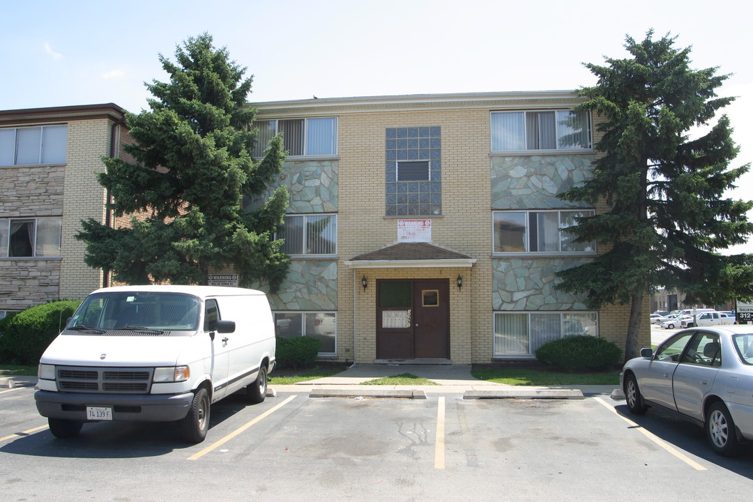 10491 Ann St in Rosemont, IL - Building Photo