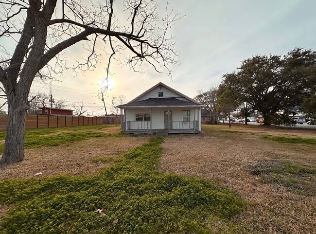 104 S 7th St in La Porte, TX - Building Photo - Building Photo