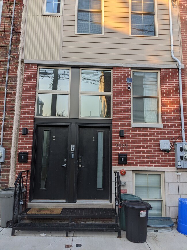 2039 N 3rd St, Unit Apt #2 in Philadelphia, PA - Foto de edificio - Building Photo