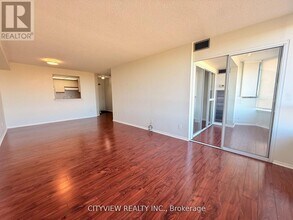 1001 Cedarglen Gate in Mississauga, ON - Building Photo - Building Photo