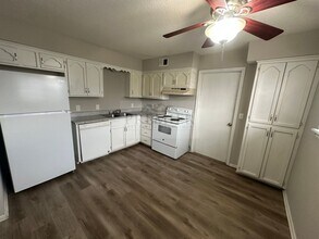 302 W Montgomery St in Odessa, MO - Building Photo - Building Photo