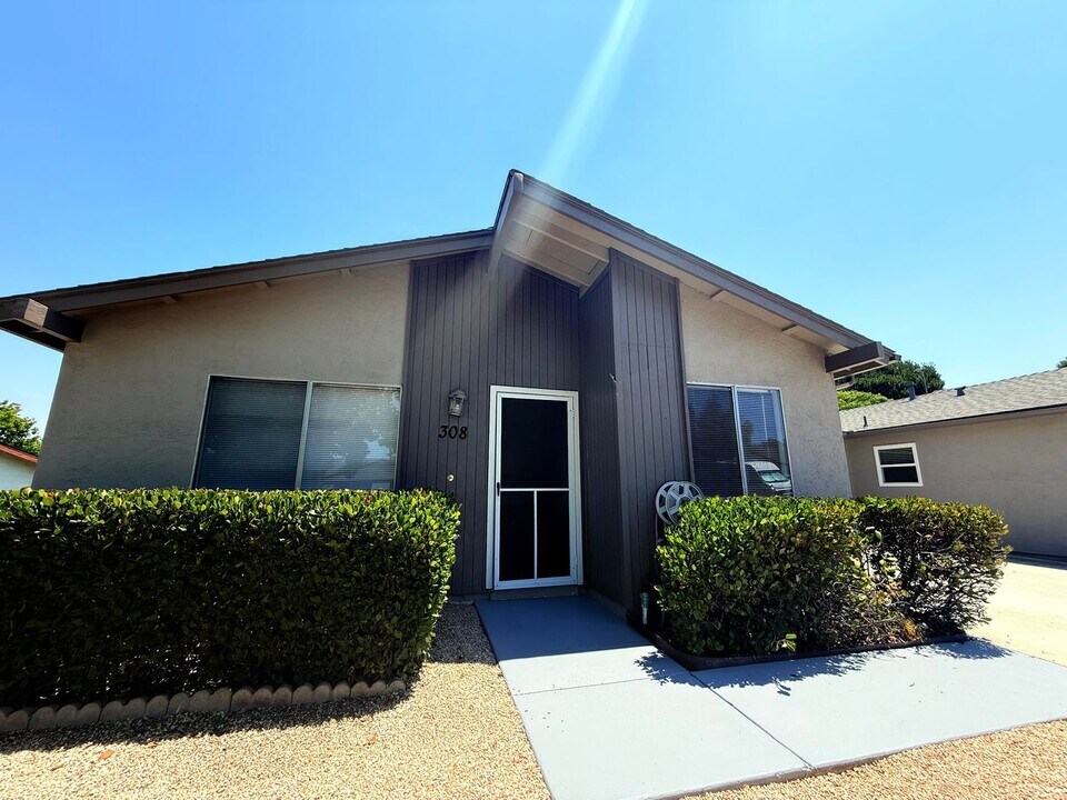 308 San Dimas Ave in Oceanside, CA - Building Photo