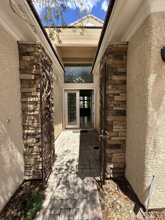 2180 Horse Prairie Dr in Henderson, NV - Building Photo - Building Photo