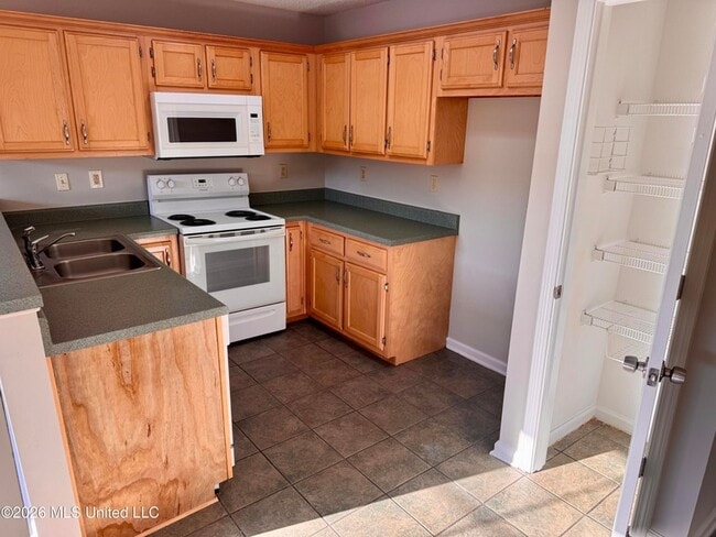 8170 Clubview Dr in Olive Branch, MS - Building Photo - Building Photo