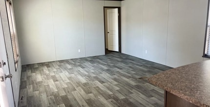 6623 Sleepy Hollow Blvd in Holly, MI - Foto de edificio - Building Photo