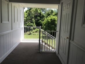 29 Amberly Ct, Unit 29 in Franklin Township, NJ - Foto de edificio - Building Photo