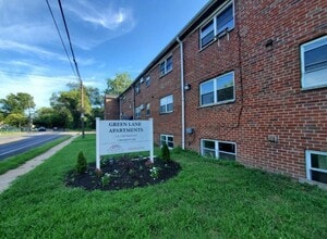 Green Park Apartments in Bristol, PA - Foto de edificio - Building Photo