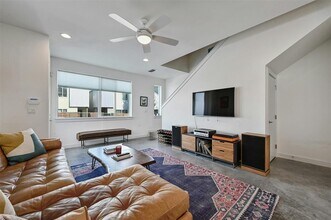 801 N Bluff Dr in Austin, TX - Building Photo - Building Photo