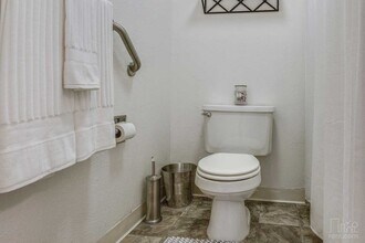 Creekside Apartments in Sacramento, CA - Building Photo - Building Photo