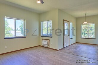 12239 SE Bush St in Portland, OR - Building Photo - Building Photo