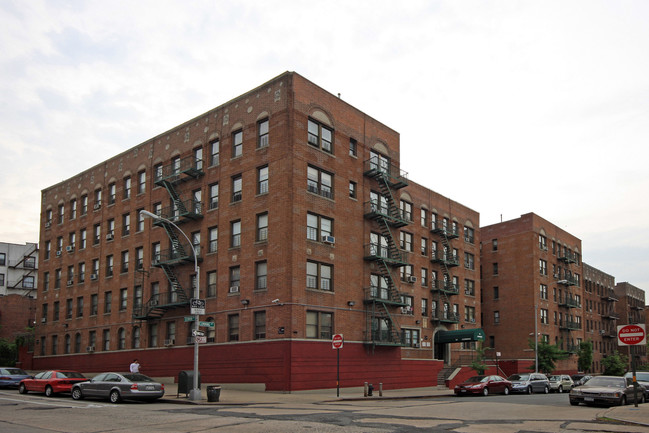 25 Cumming Street in New York, NY - Foto de edificio - Building Photo