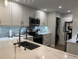 1523 E Hillsboro Blvd in Deerfield Beach, FL - Building Photo