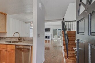 2191 Canyon Dr, Unit B101 in Costa Mesa, CA - Building Photo - Building Photo