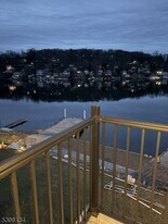 469 River Styx Rd in Hopatcong, NJ - Building Photo