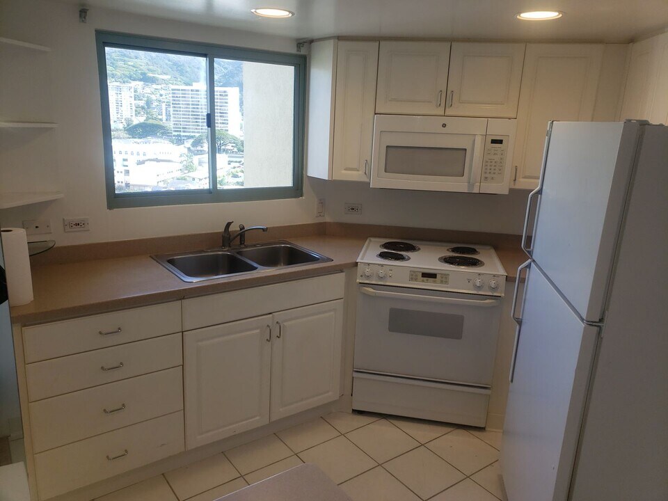 1314 Kalakaua Ave in Honolulu, HI - Building Photo