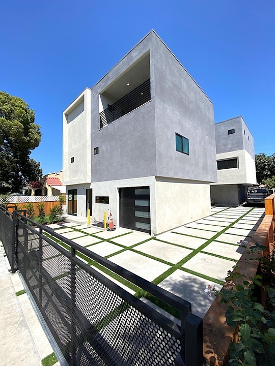 2514 S Palm Grove Ave in Los Angeles, CA - Building Photo