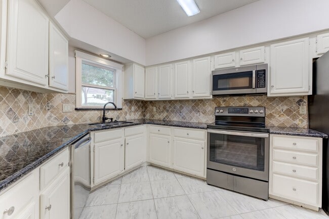 property at 1039 Fountain View Dr