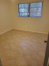 2460 NE 215th St in Miami, FL - Building Photo - Building Photo