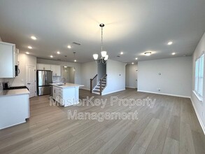 1317 Hollyview Ave in Durham, NC - Foto de edificio - Building Photo