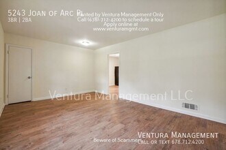 5243 Joan of Arc Pl in Atlanta, GA - Building Photo - Building Photo