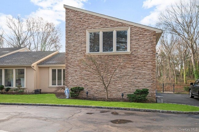 property at 90 Rodeo Dr