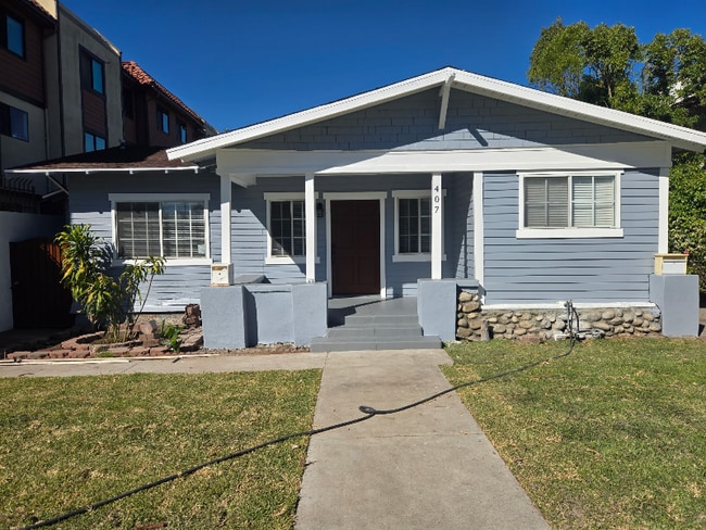 407 W Lomita Ave