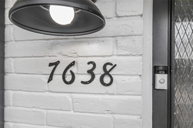 7638 Parker Rd in Houston, TX - Building Photo - Building Photo