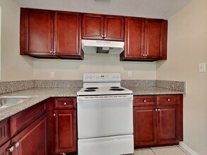 10632 Laburnum Dr in Port Richey, FL - Building Photo - Building Photo