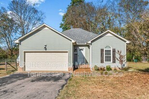 1630 Lillian Cir in Columbia, TN - Building Photo
