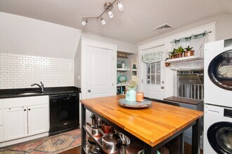 83 Orange St, Unit 2 in Boston, MA - Foto de edificio - Building Photo