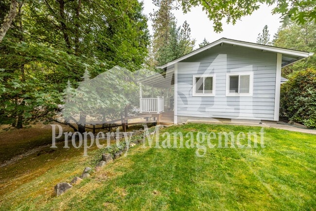 327 Dawn Allan Dr in Grants Pass, OR - Building Photo - Building Photo