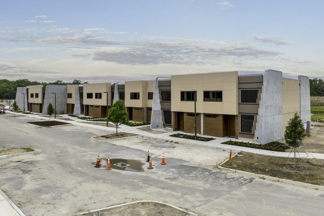 Magic Village Condominiums in Kissimmee, FL - Building Photo