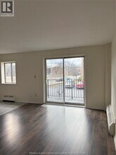 6490 Wyandotte St E in Windsor, ON - Building Photo - Building Photo