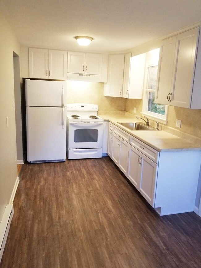 186 Sheffield Lane, Unit 3 in Bristol, CT - Building Photo - Building Photo