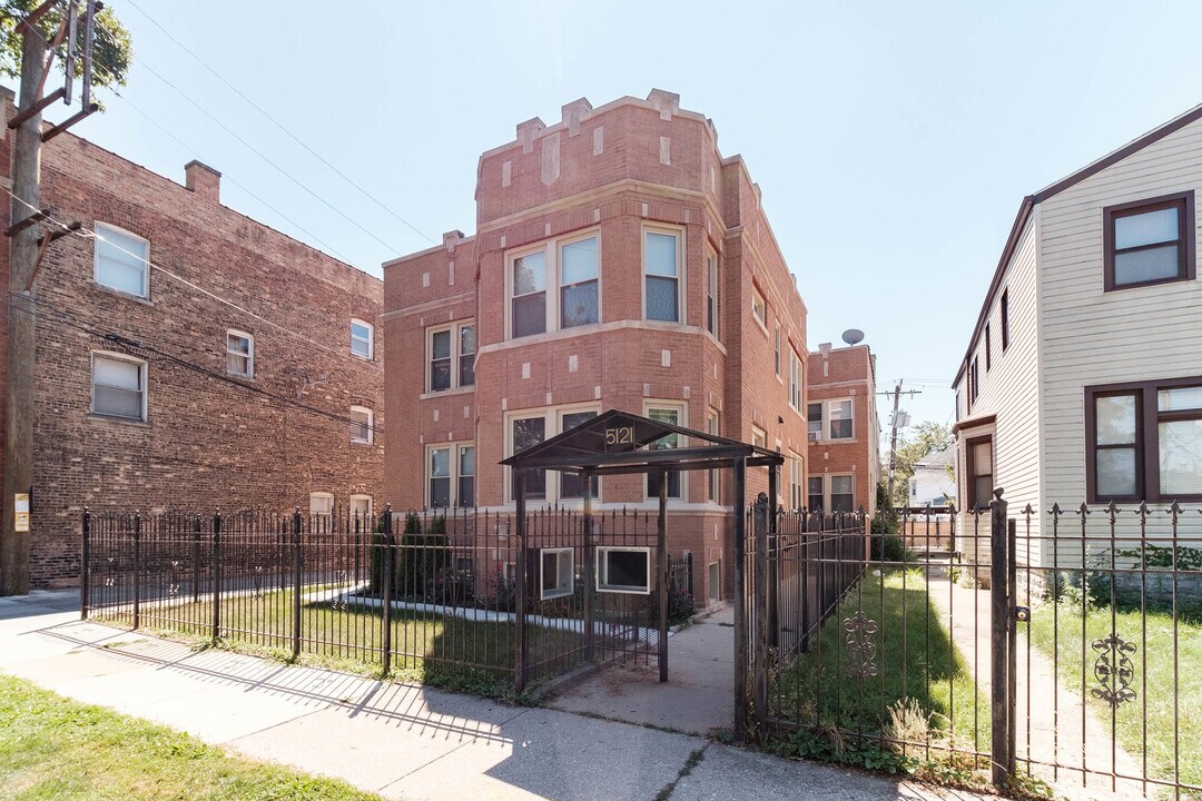 5121 W Agatite Ave in Chicago, IL - Building Photo