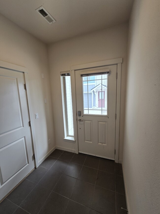 2184 Yakima Ct in Tacoma, WA - Building Photo - Building Photo